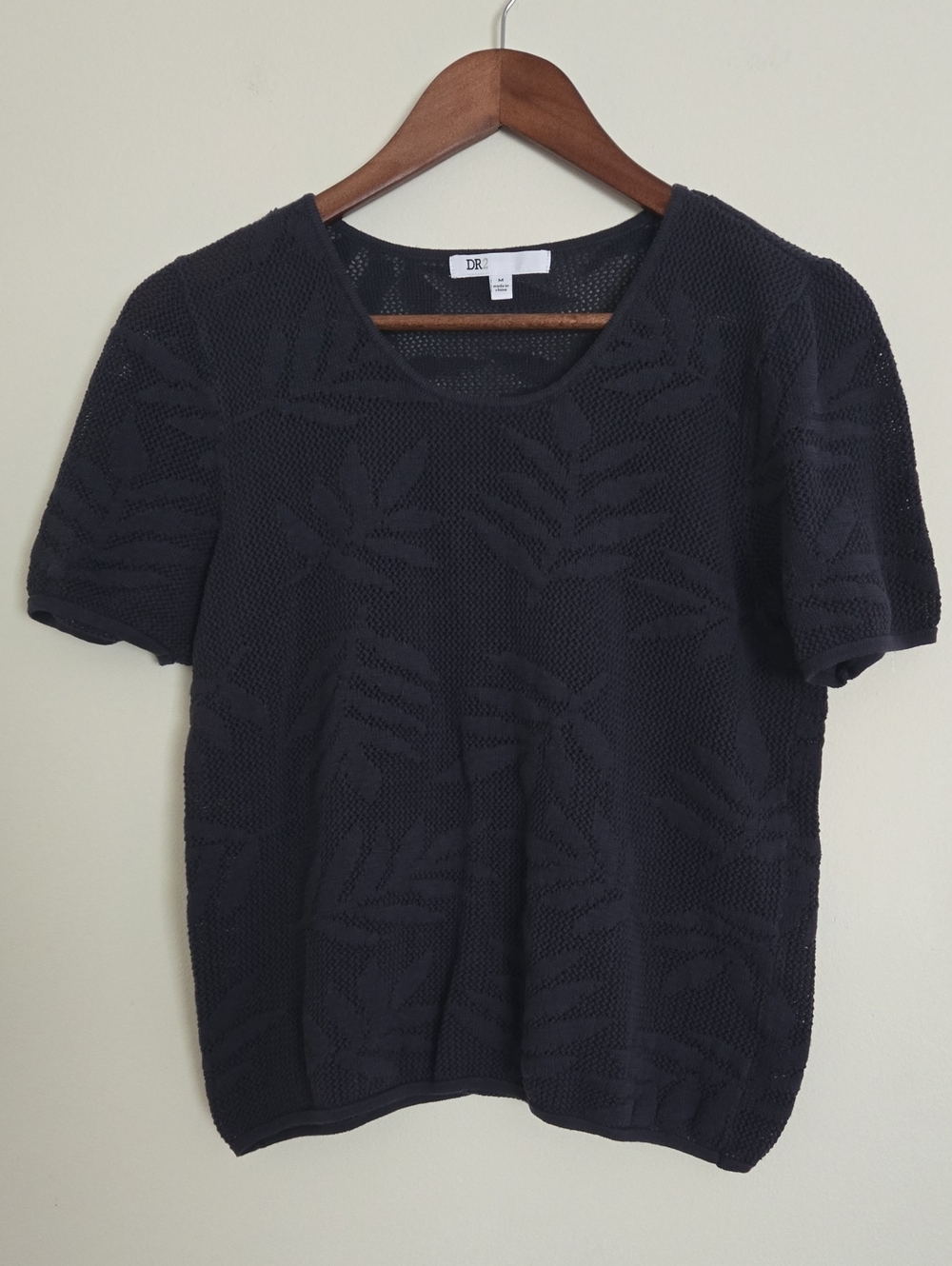 DR2 Navy Short Sleeve Textured Leaf Knit Top